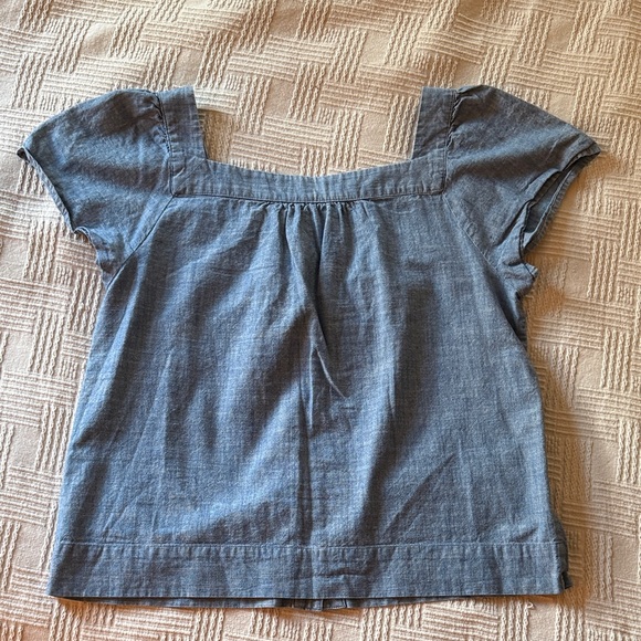 Button front Top - Picture 2 of 4